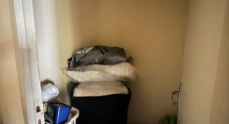 MAISON DE VILLE (135 M²) SUR 3 NIVEAUX DANS LA VIBRANTE BOURGADE RIVERAINE DU BUGUE – TOUT SE FAIT À PIED ! NÉCESSITE UNE RÉNOVATION COMPLÈTE, AVEC UN SUPERBE POTENTIEL. PF90329