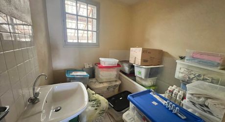 MAISON DE VILLE (135 M²) SUR 3 NIVEAUX DANS LA VIBRANTE BOURGADE RIVERAINE DU BUGUE – TOUT SE FAIT À PIED ! NÉCESSITE UNE RÉNOVATION COMPLÈTE, AVEC UN SUPERBE POTENTIEL. PF90329