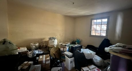 MAISON DE VILLE (135 M²) SUR 3 NIVEAUX DANS LA VIBRANTE BOURGADE RIVERAINE DU BUGUE – TOUT SE FAIT À PIED ! NÉCESSITE UNE RÉNOVATION COMPLÈTE, AVEC UN SUPERBE POTENTIEL. PF90329