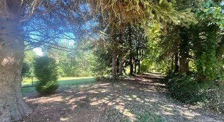 CHARMANT ENSEMBLE EN PIERRE. CADRE TRANQUILLE MAIS À SEULEMENT 2 MIN DES COMMODITÉS. MAISON PRINCIPALE, GRANDE MAISON D'AMIS, PISCINE, SUPERBE GRANGE SUR 3,3 HECTARES DE TERRAIN. PF90330