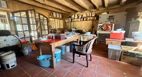 CHARMANT ENSEMBLE EN PIERRE. CADRE TRANQUILLE MAIS À SEULEMENT 2 MIN DES COMMODITÉS. MAISON PRINCIPALE, GRANDE MAISON D'AMIS, PISCINE, SUPERBE GRANGE SUR 3,3 HECTARES DE TERRAIN. PF90330