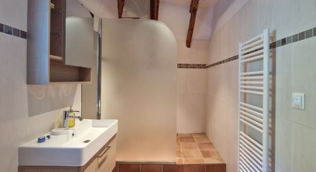 SUPERBLY LOCATED, AN 18TH CENTURY BEAUTIFUL DOMAIN OF 200SQM MAIN HOUSE, FARM HOUSE TO BE RESTORED, 2 LARGE BARNS, SWIMMING POOL, ON 28 GLORIOUS ARCES.  DEP0243