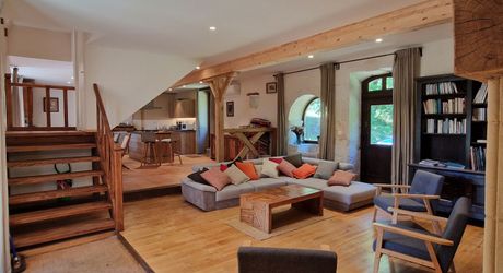 SUPERBLY LOCATED, AN 18TH CENTURY BEAUTIFUL DOMAIN OF 200SQM MAIN HOUSE, FARM HOUSE TO BE RESTORED, 2 LARGE BARNS, SWIMMING POOL, ON 28 GLORIOUS ARCES.  DEP0243