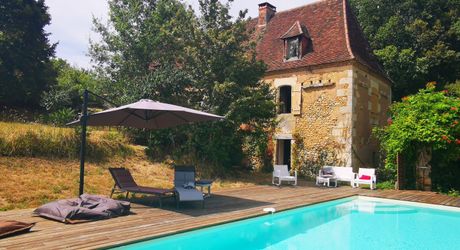 SUPERBLY LOCATED, AN 18TH CENTURY BEAUTIFUL DOMAIN OF 200SQM MAIN HOUSE, FARM HOUSE TO BE RESTORED, 2 LARGE BARNS, SWIMMING POOL, ON 28 GLORIOUS ARCES.  DEP0243