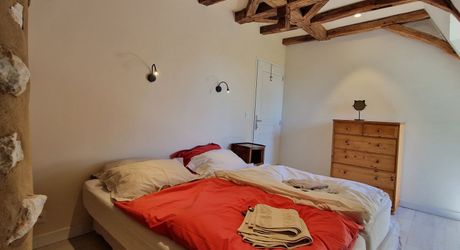 SUPERBLY LOCATED, AN 18TH CENTURY BEAUTIFUL DOMAIN OF 200SQM MAIN HOUSE, FARM HOUSE TO BE RESTORED, 2 LARGE BARNS, SWIMMING POOL, ON 28 GLORIOUS ARCES.  DEP0243