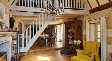 Maison du 18ème siècle magnifiquement restaurée avec gîte, chambre d'hôtes et piscine