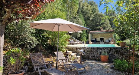 Maison du 18ème siècle magnifiquement restaurée avec gîte, chambre d'hôtes et piscine