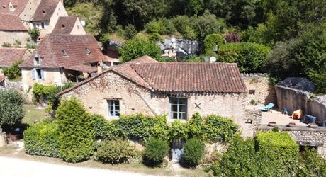 Maison du 18ème siècle magnifiquement restaurée avec gîte, chambre d'hôtes et piscine