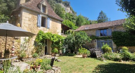 Maison du 18ème siècle magnifiquement restaurée avec gîte, chambre d'hôtes et piscine