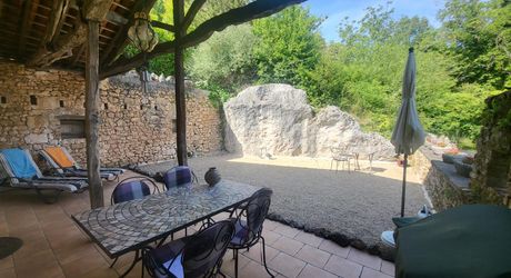 Maison du 18ème siècle magnifiquement restaurée avec gîte, chambre d'hôtes et piscine