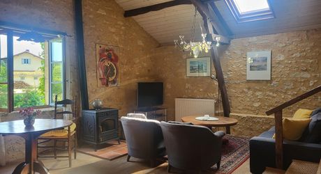 Maison du 18ème siècle magnifiquement restaurée avec gîte, chambre d'hôtes et piscine