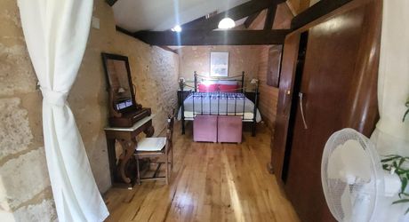 Maison du 18ème siècle magnifiquement restaurée avec gîte, chambre d'hôtes et piscine