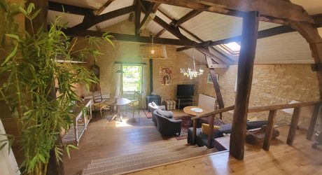 Maison du 18ème siècle magnifiquement restaurée avec gîte, chambre d'hôtes et piscine