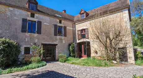 Ancienne maison de forgeron de 275m² et ses dépendances au calme sur 3600m² de terrain