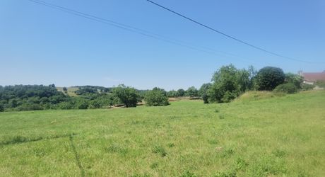 Maison en pierre de 3 chambres avec hangar et grange sur 1,1 hectare de terrain
