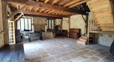 Corps de ferme isolé sur 15 hectares – maison, grange et maison d’amis
