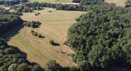 Corps de ferme isolé sur 15 hectares – maison, grange et maison d’amis