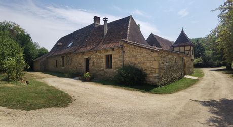 Corps de ferme isolé sur 15 hectares – maison, grange et maison d’amis