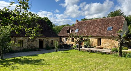 Corps de ferme isolé sur 15 hectares – maison, grange et maison d’amis