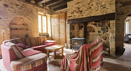 Corps de ferme isolé sur 15 hectares – maison, grange et maison d’amis
