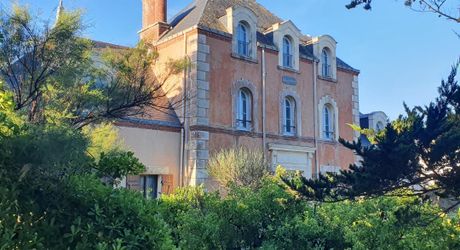 Situation exceptionnelle pour cette propriété de famille en première ligne face à l'océan