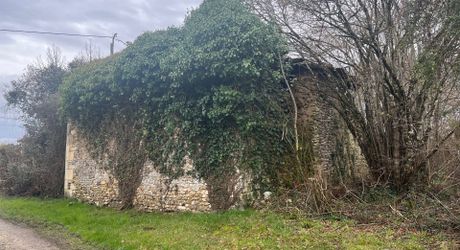 Grange à rénover dans un secteur calme et boisé à 15 mins de Périgueux