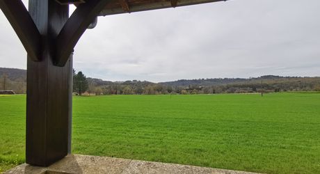 Maison de village avec 2 chambres et combles restant à aménager - Jardin de 1000m²