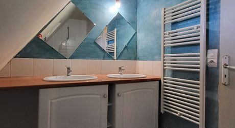 Maison périgourdine à vendre de 112m² avec 4 chambres dont une de plain-pied et jolie vue sur la vallée.