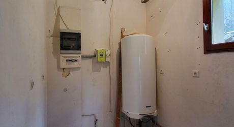 Maison périgourdine à vendre de 112m² avec 4 chambres dont une de plain-pied et jolie vue sur la vallée.