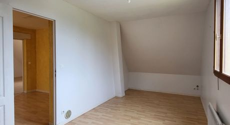 Maison périgourdine à vendre de 112m² avec 4 chambres dont une de plain-pied et jolie vue sur la vallée.