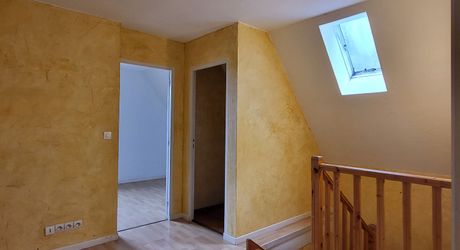 Maison périgourdine à vendre de 112m² avec 4 chambres dont une de plain-pied et jolie vue sur la vallée.