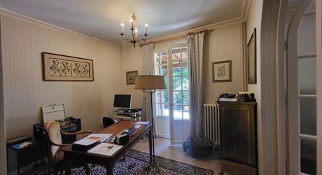 En hauteur, maison périgourdine et sa maison d'amis