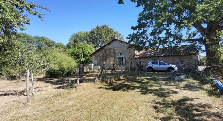 Old stone farmhouse with its garden and 2 hectares of land