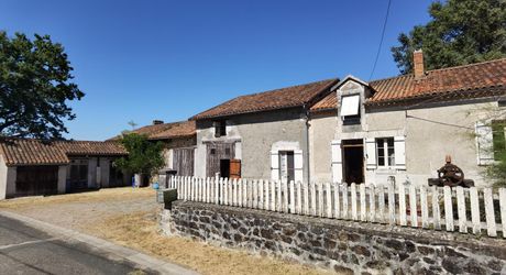 Old stone farmhouse with its garden and 2 hectares of land