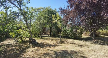 Old stone farmhouse with its garden and 2 hectares of land