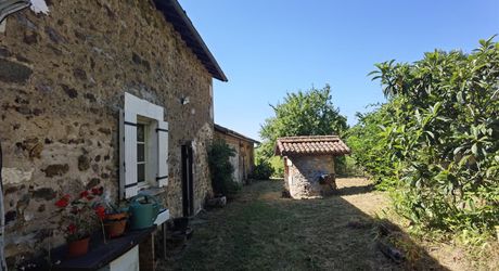 Old stone farmhouse with its garden and 2 hectares of land