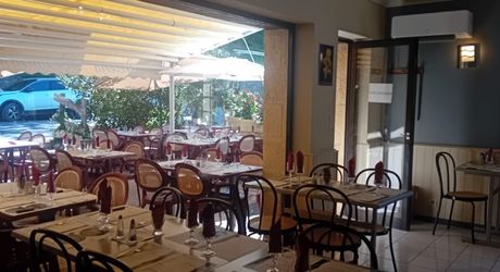 LES EYZIES - Murs et fond de commerce à vendre pour cette pizzeria.