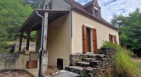 Maison contemporaine, chalets en bois et terrain boisé d'un hectare