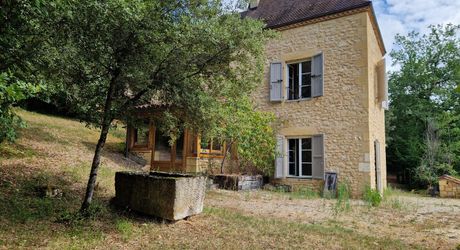 Situation privilégiée pour cette propriété avec vue sur la Vallée de la Vézère