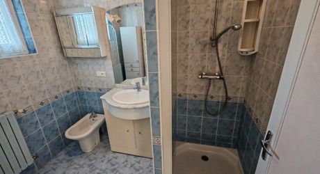 Maison de plain pied, 3 chambres, terrain plat avec puits