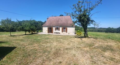 Sur plus de 3 hectares, fermette à rénover avec belle vue