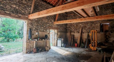 Moulin et ses 2 maisons isolés au coeur des bois