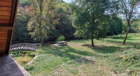Moulin et ses 2 maisons isolés au coeur des bois