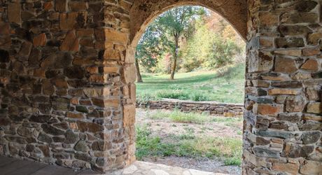 Moulin et ses 2 maisons isolés au coeur des bois