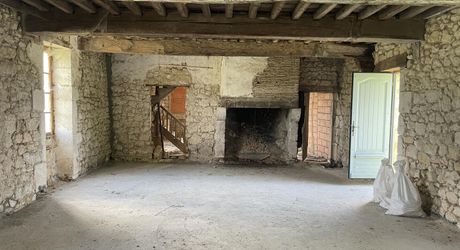 Propriété en pierre du 12ème siècle 322m² habitables avec Gîtes et chambres d'hôtes à vendre sur son terrain 30 hectares 