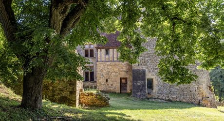 Propriété de caractère du XVe - XVIe siècle – Vue dominante et 11 hectares de nature préservée