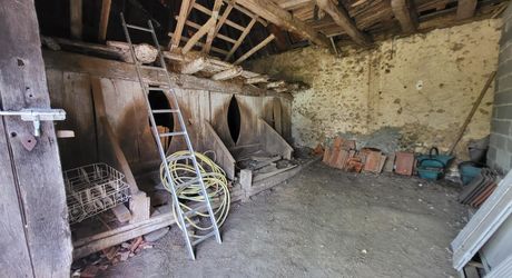 Corps de ferme en U et ses 15 hectares de bois et de pré