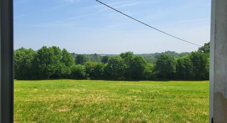 Corps de ferme en U et ses 15 hectares de bois et de pré