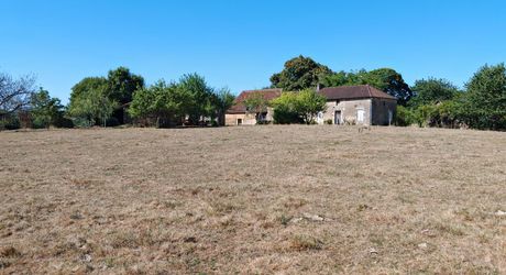 On the hills, farmhouse to renovate with meadow