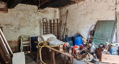 On the hills, farmhouse to renovate with meadow
